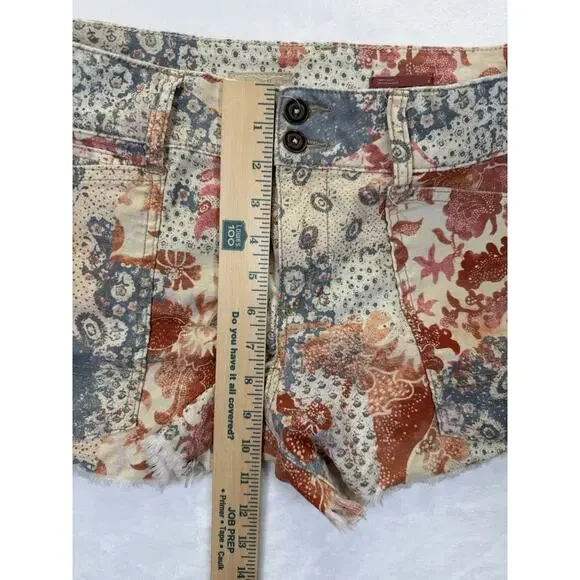 Pilcro Anthropologie The Wanderer Shorts Sz 30 Paisley Floral Patchwork Fray Hem - Picture 9 of 10